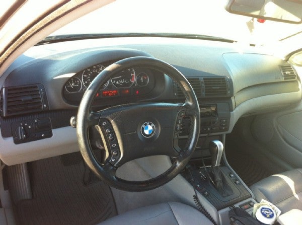 2001 BMW 325    XI