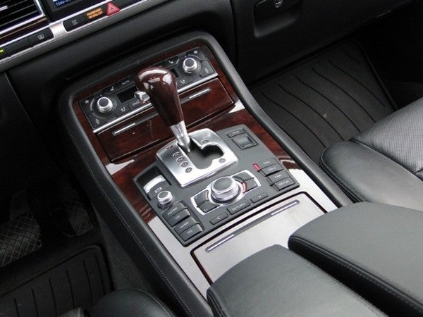 2006 Audi audi a8l [A8] crown point in